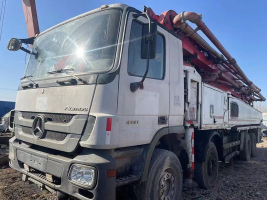 De gebruikte meter van Concrete Pompputzmeister 56-5 met BENZ Chassis 8×4